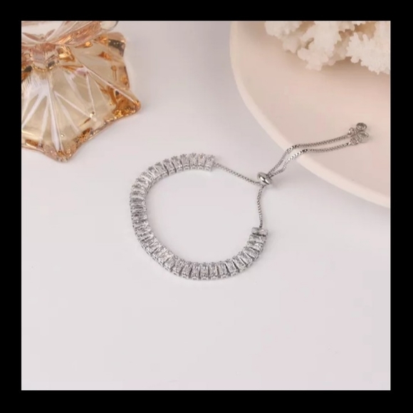 NEW 18K White Gold Baguette Diamond Bracelet - Picture 1 of 4